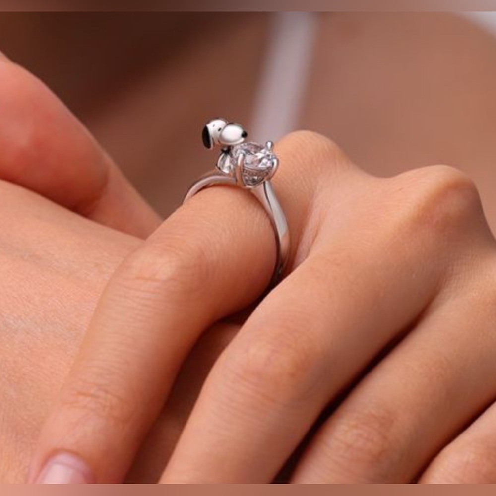 RESTOCKED 925 Sterling Silver Peanuts Snoopy Hugging Diamond Solitaire Ring - Picture 2 of 6